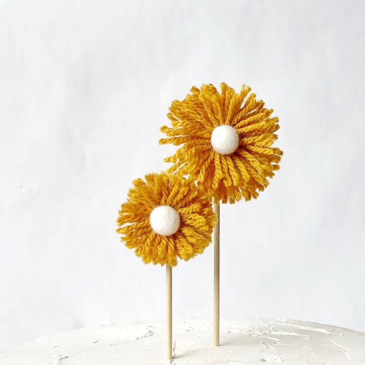 Daisy Yarn Cake Toppers - Set of 2