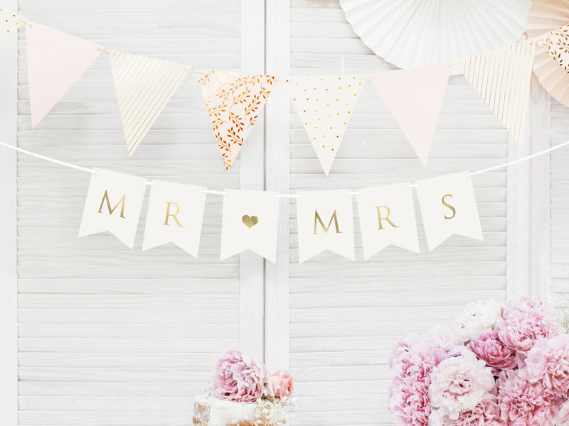 Mr (heart) Mrs Letter Banner